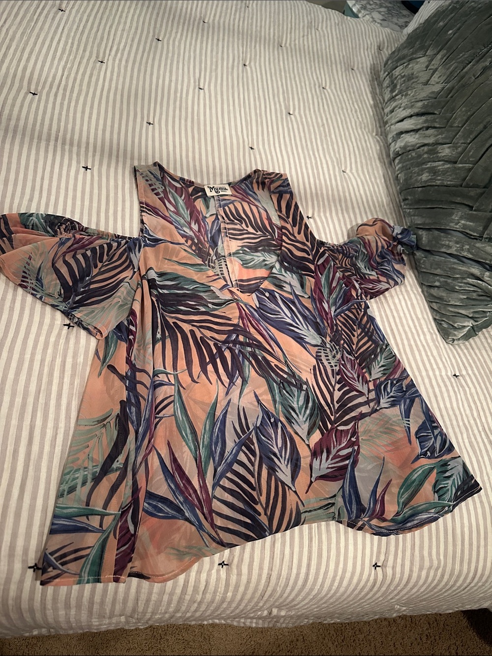 Show me your mumu Tropical Leaf Cold-Shoulder Blouse - Peach Multi
